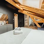 Luxurious 3-bedroom Flat With Sauna And Garage *