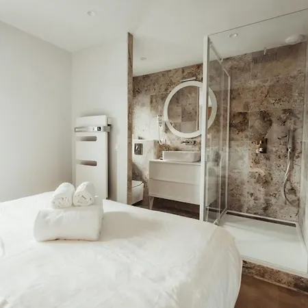 Luxurious 3-bedroom Flat With Sauna And Garage Apartamento
