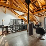 아파트 Luxurious 3-bedroom Flat With Sauna And Garage