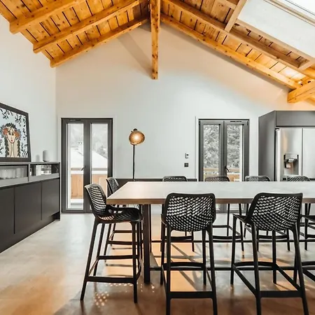 Luxurious 3-bedroom Flat With Sauna And Garage