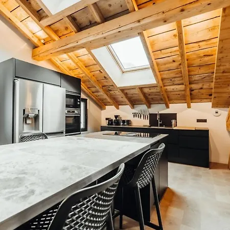 Luxurious 3-bedroom Flat With Sauna And Garage 霞慕尼