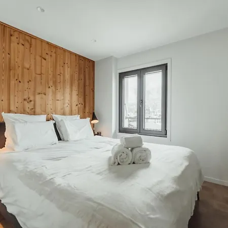 Luxurious 3-bedroom Flat With Sauna And Garage 아파트 *